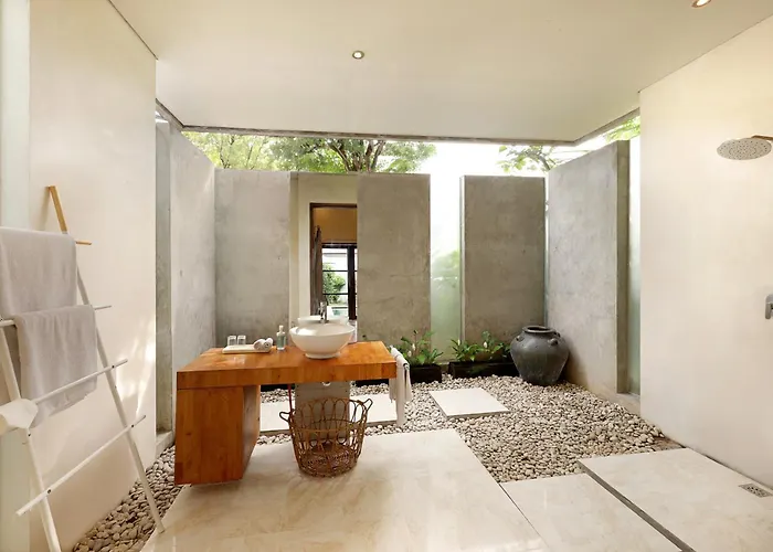 Villa 6br Oasis With 2 Private Pools Seminyak